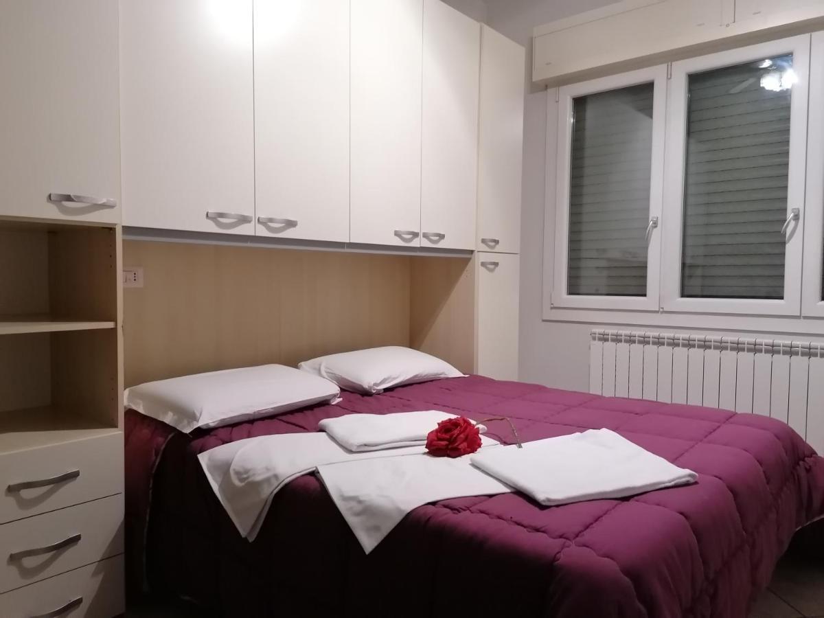 Villa Glori Affitto Camere Monolocali Карпи Екстериор снимка