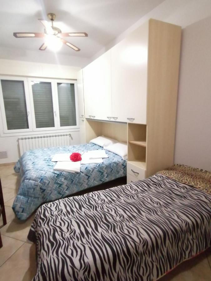 Villa Glori Affitto Camere Monolocali Карпи Екстериор снимка