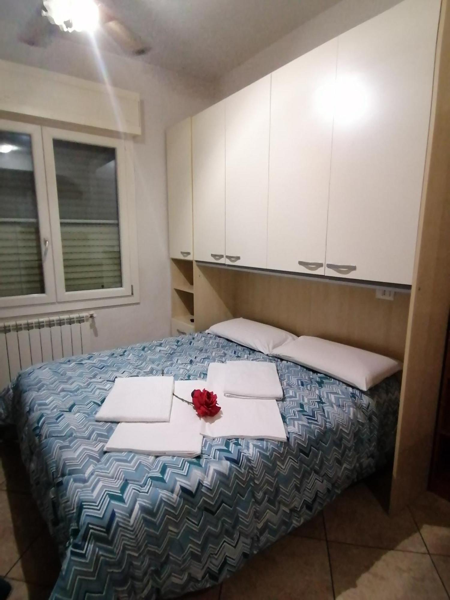 Villa Glori Affitto Camere Monolocali Карпи Екстериор снимка