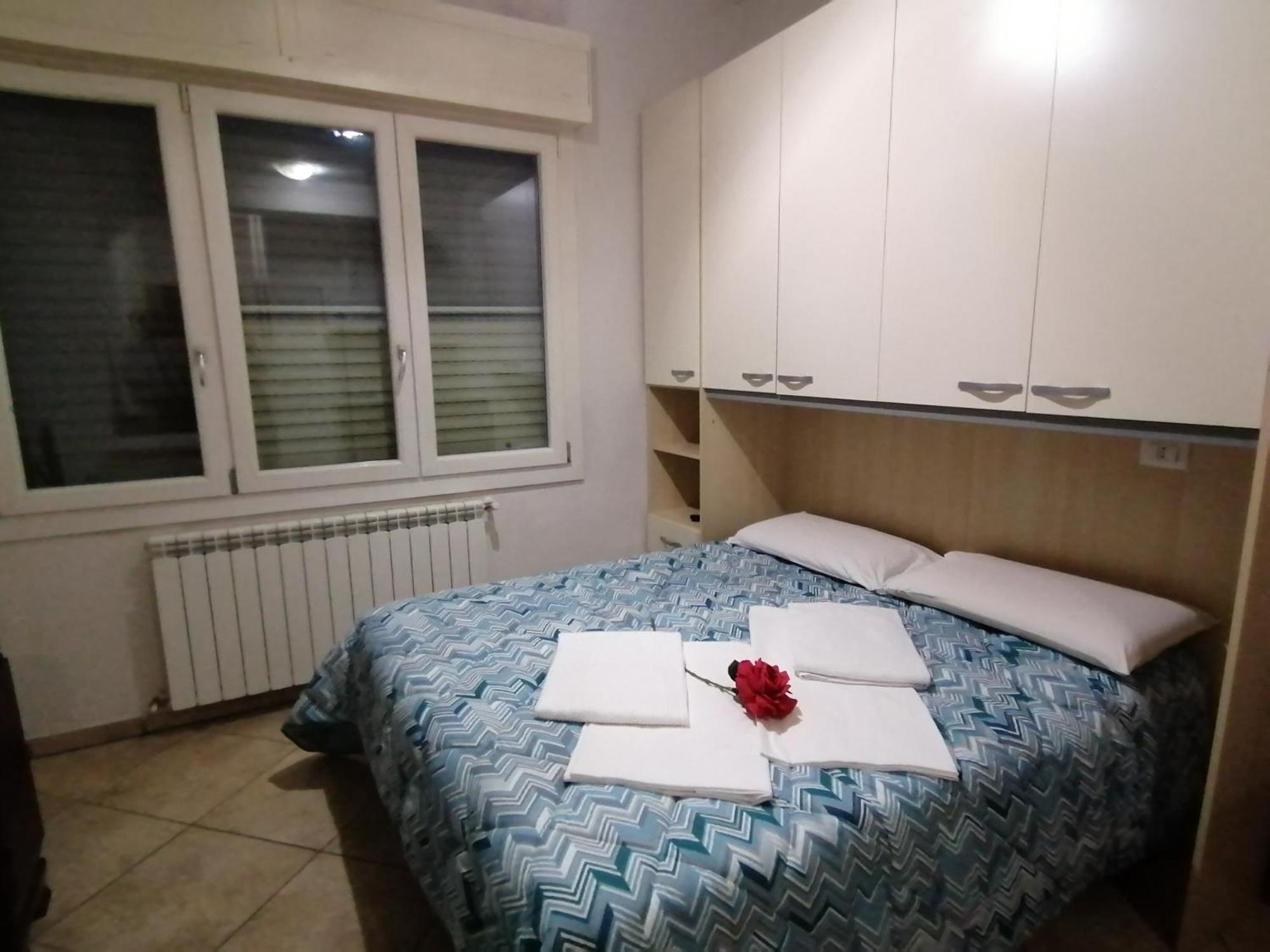 Villa Glori Affitto Camere Monolocali Карпи Екстериор снимка