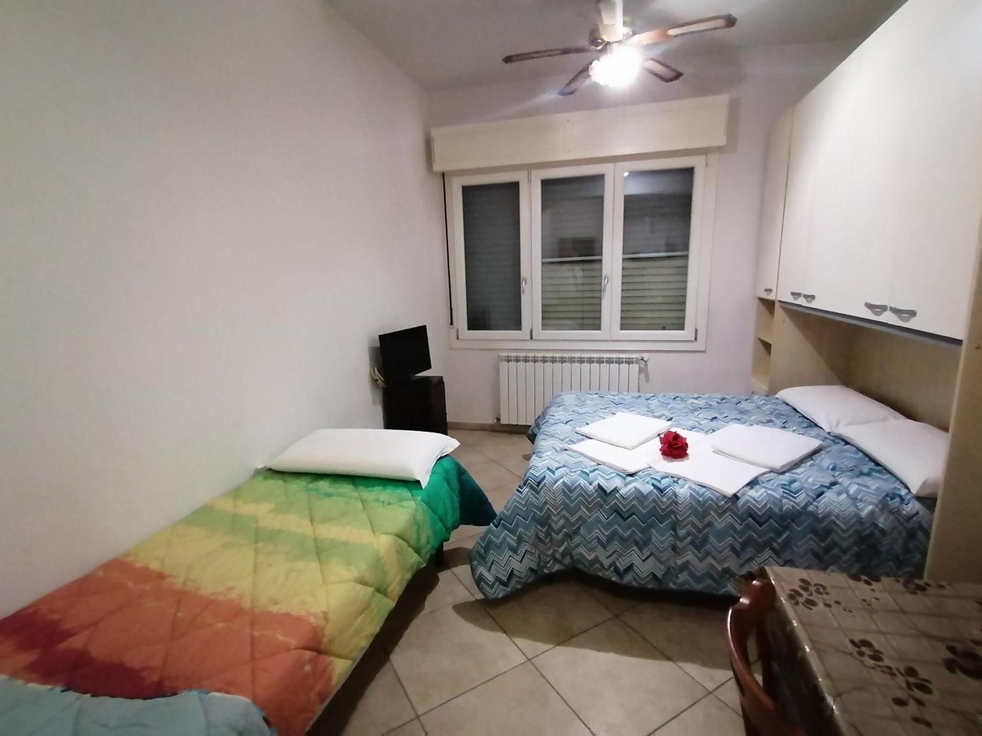 Villa Glori Affitto Camere Monolocali Карпи Екстериор снимка