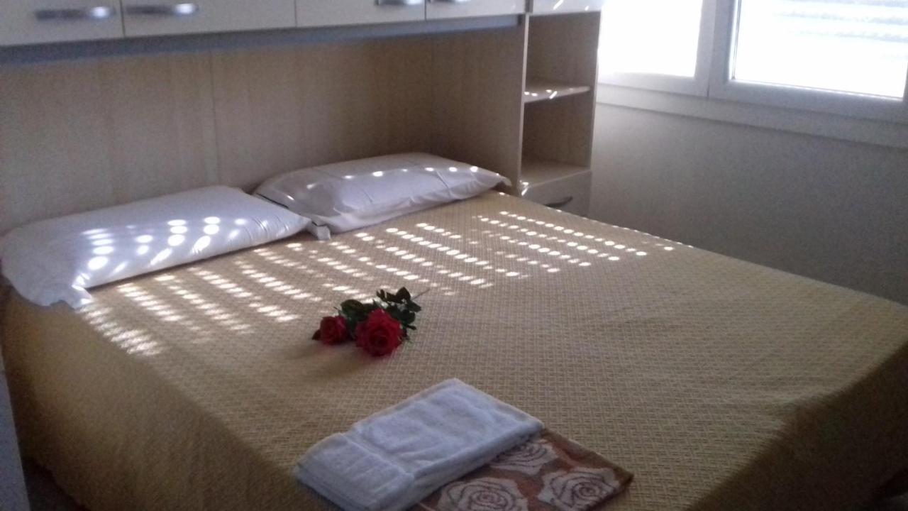 Villa Glori Affitto Camere Monolocali Карпи Екстериор снимка