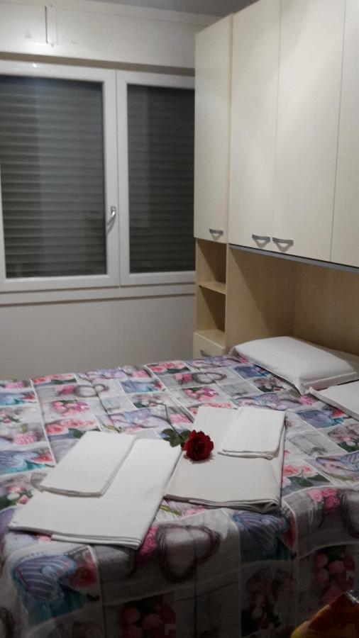 Villa Glori Affitto Camere Monolocali Карпи Екстериор снимка
