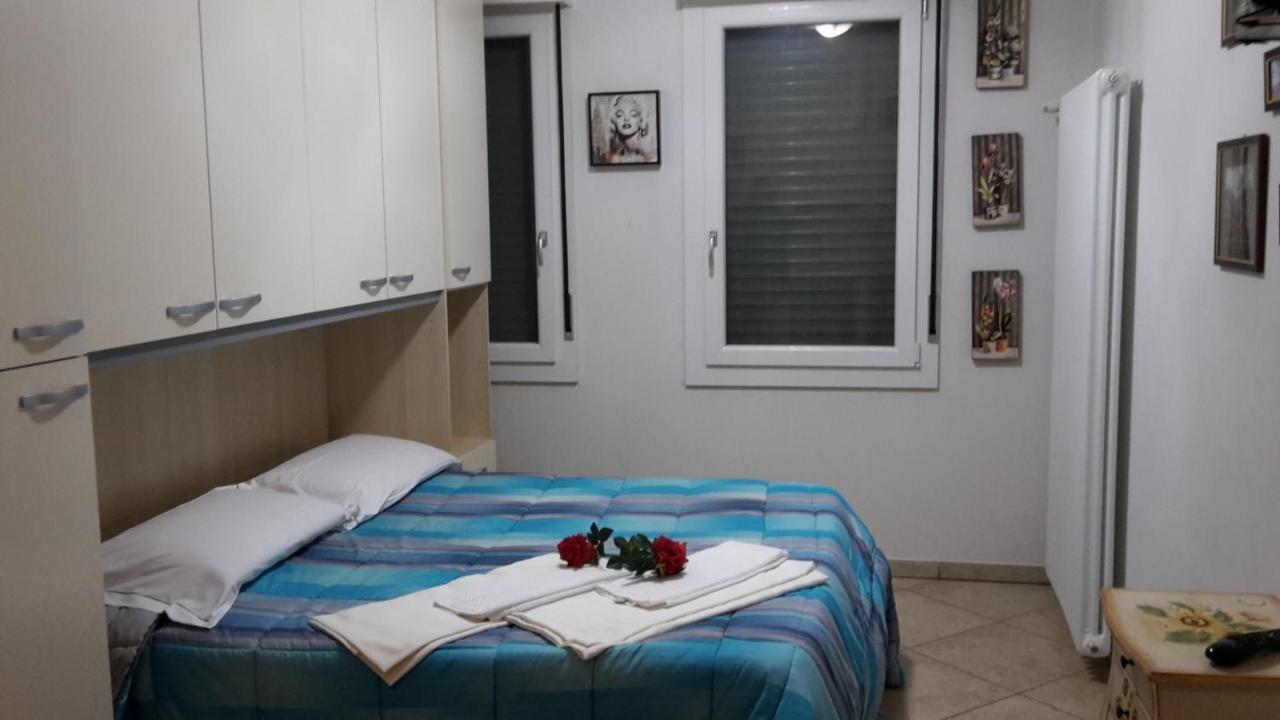 Villa Glori Affitto Camere Monolocali Карпи Екстериор снимка